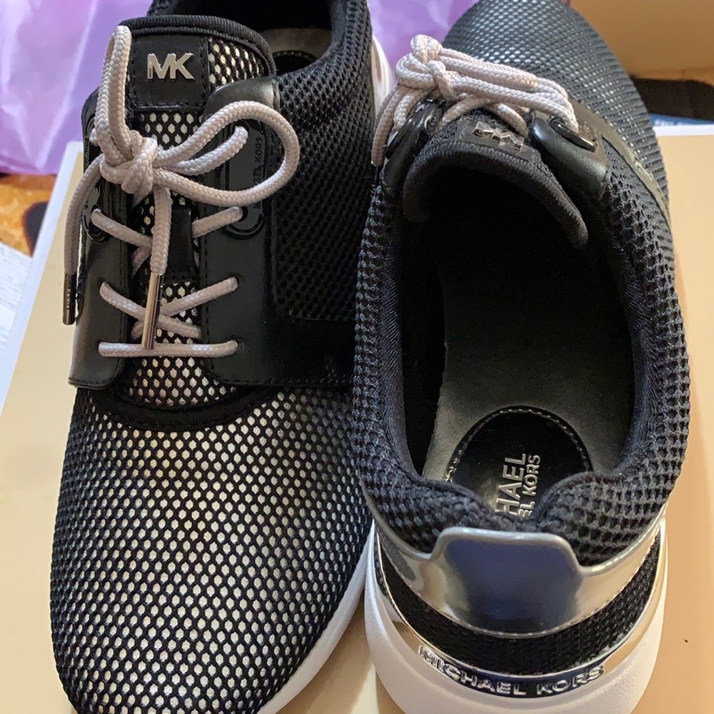 Amanda training net mask Michael Kors. Pre-owned shoes. Only worn four times.